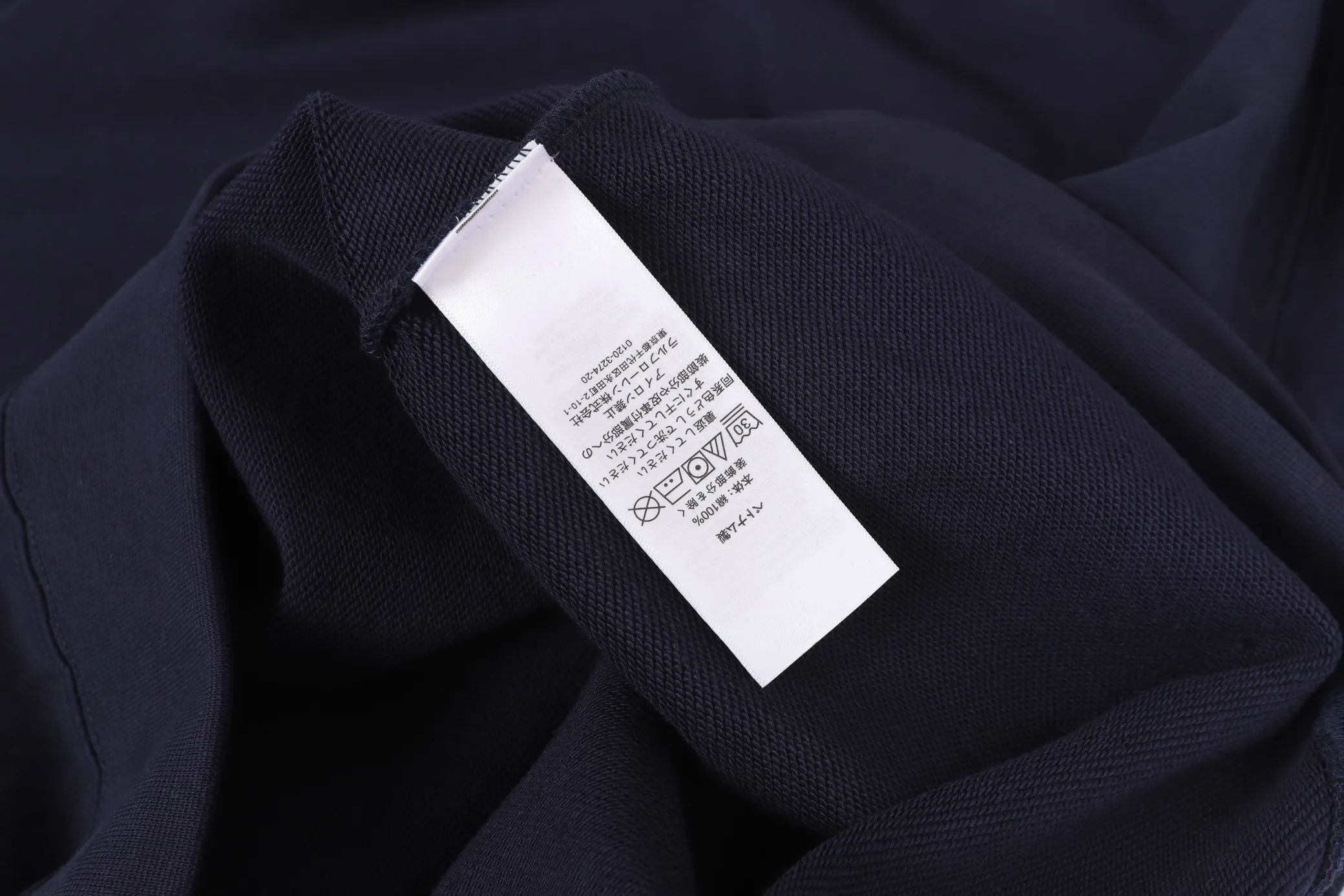P200 Long-term stock] RalphLauren/Ralph Lauren 2025 autumn and winter new bear letter print 420g heavy large terry sweatshirt Ralph Lauren's age-reducing item, the coat fabric is made of 85% cotton ➕15% polyester, which not only retains the softness, comfort and breathability of cotton, but also adds the wear resistance and wrinkle resistance of polyester fiber, making the clothes more durable and easy to care for. Even in slightly cooler weather, you won't feel stuffy when wearing it. This kind of fabric has a natural crisp feel and is not easy to pill or deform. The bear on the chest is printed with English letters. It is full of color, full of three-dimensionality, and lifelike, adding a bit of liveliness and interest to the whole sweatshirt. There is no pressure to dress, regardless of age or gender. Complete accessories! Color: black, white, navy blue, light floral gray Size: M-L-XL-XXL